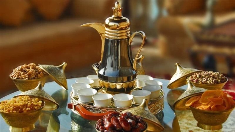 التمر مع القهوة العربى