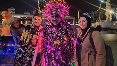  بالأنوار والطبلة، ​عمي أمين.. مسحراتي يخطف الأنظار بـ 