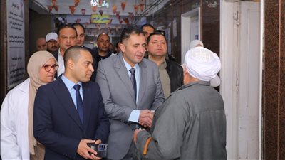 ​محافظ دمياط يقتحم ملف الصحة بجولة مفاجئة بمستشفى الزرقا المركزي