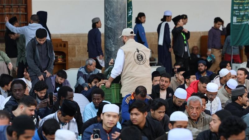 إفطار الطلاب الوافدين