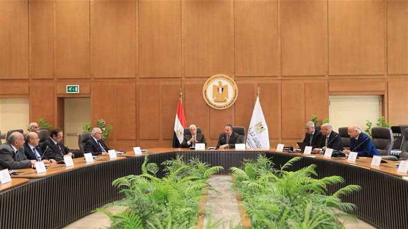  الجلسة الأولى لمجلس