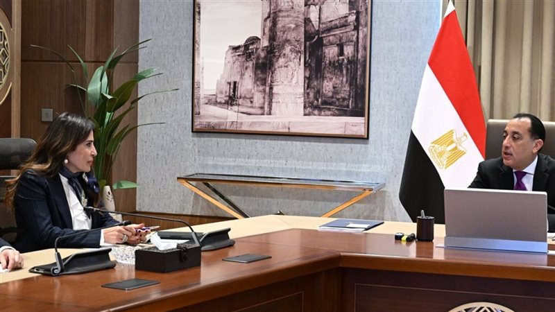 رئيس الوزراء ووزيرة