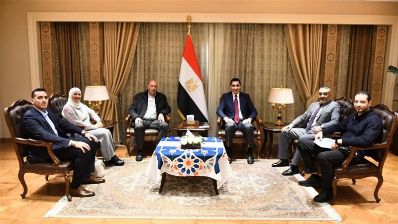 جوهر نبيل يلتقي مجلس