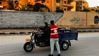 «هلال الخير» تواصل تنظيم موائد الإفطار وتوزيع السلال الغذائية 