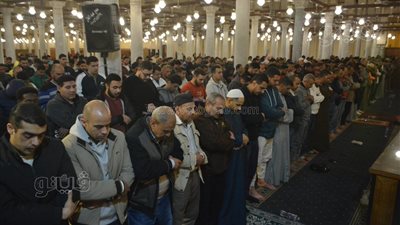 محمد سامي نجم دولة التلاوة يؤم المصلين في مسجد عمرو بن العاص بأجواء روحانية (فيديو وصور)