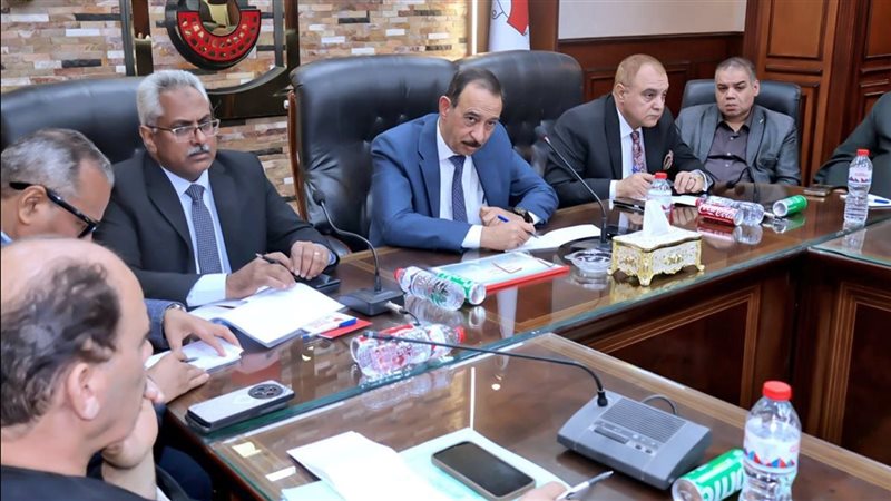محافظ سوهاج يلتقي