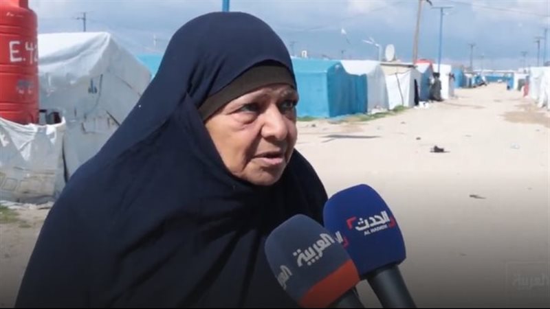 عجوز مصرية فى مخيم