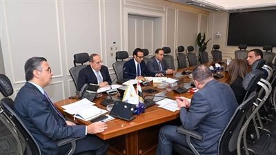 للانتهاء من المنحة الإضافية، وزير التموين: زيادة ضخ السلع ومد فترة الصرف 3 ساعات 