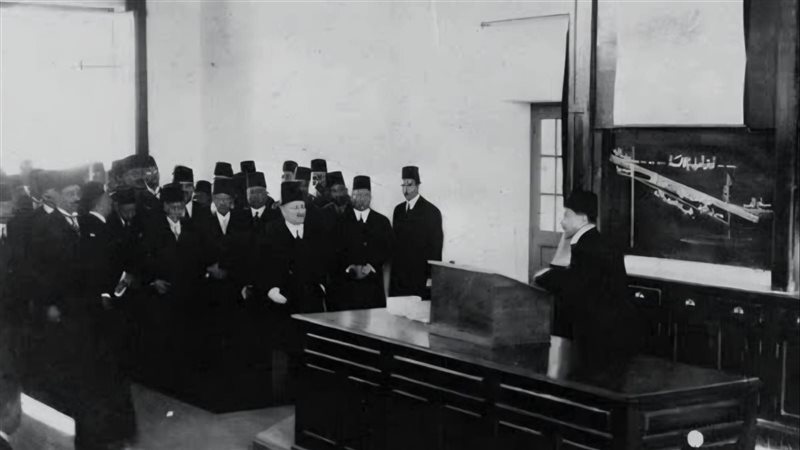الملك فؤاد يفتتح
