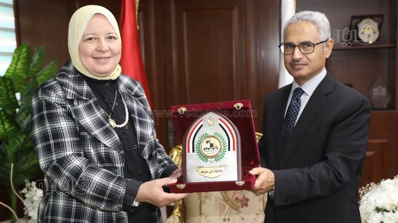 محافظ بني سويف يكرم