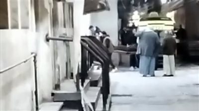 لحظة وصول جثامين أم وابنيها ضحايا تسرب الغاز إلى مشرحة مستشفى المنصورة (صور)