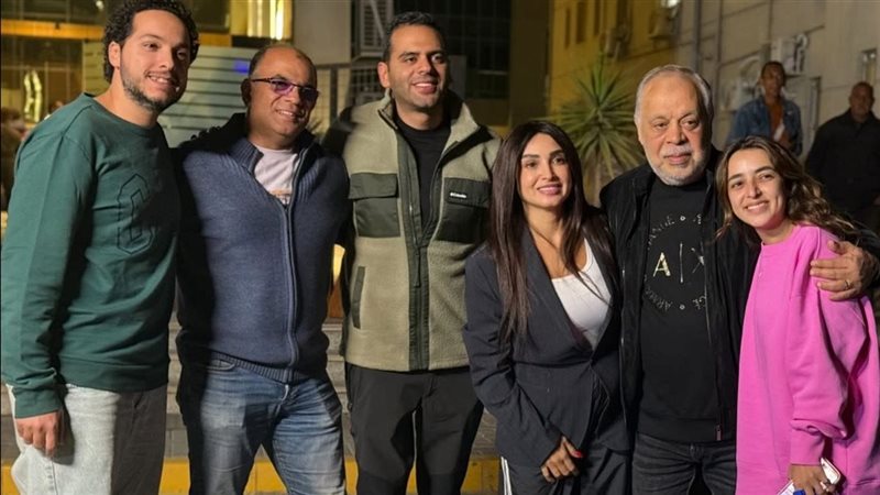 روجينا وطاقم عمل