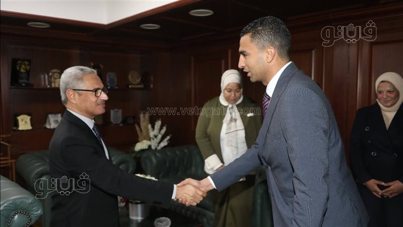 محافظ بني سويف يستقبل