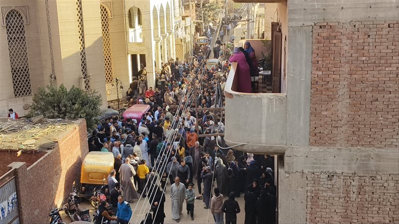الأهالي في انتظار