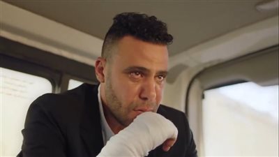 الكينج الحلقة 12، قتل شقيق محمد إمام ومشهد مؤثر أمام قبره
