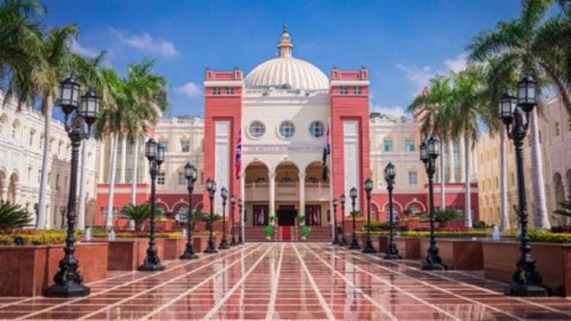 الجامعة البريطانية،