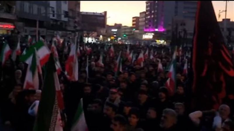 حشود شعبية تتجه إلى