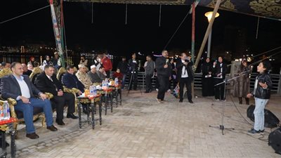 محافظ دمياط يشهد ليالي رمضان الثقافية ويتفقد معرض الفن التشكيلي بحديقة بنت الشاطئ
