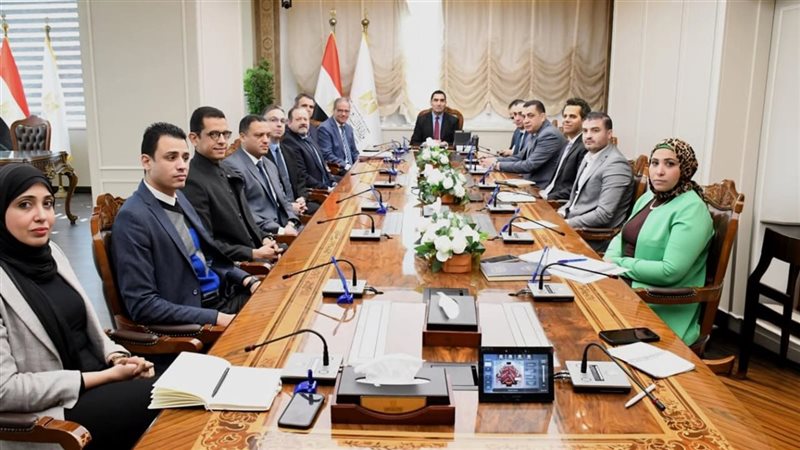 وزير الرياضة يتابع