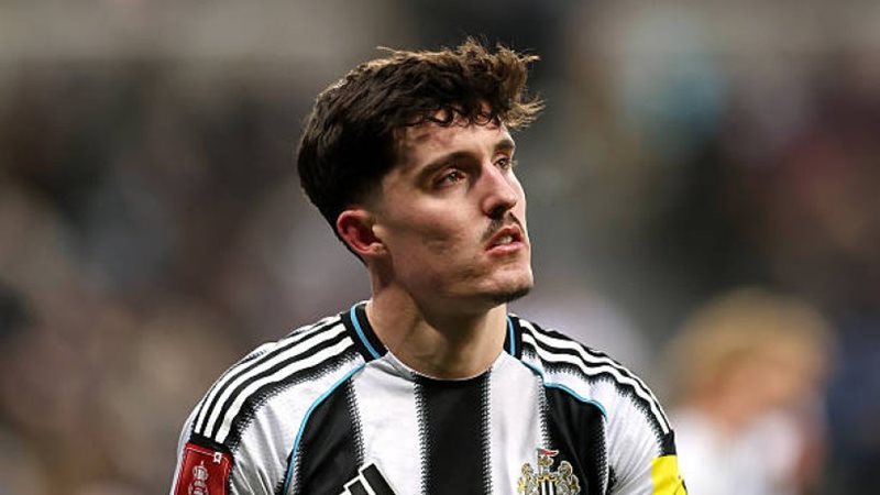 ليفرامينتو ظهير نيوكاسل،