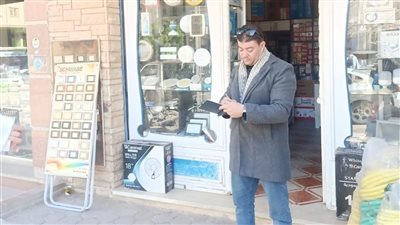 تحرير 30 محضرا لمحال بدون ترخيص بمرسى مطروح (صور)