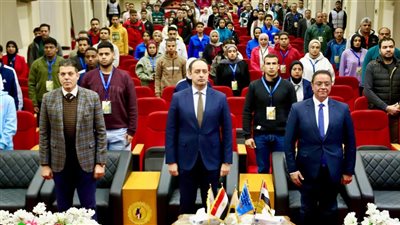بدء الجلسة الافتتاحية لـ ملتقى «قيم» بمعهد إعداد القادة (صور)