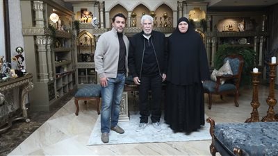 بحضور والدة عبد الوهاب والمعلم، أحمد حسن يستضيف الجيل الذهبي للفراعنة لتناول السحور بمنزله (فيديو)