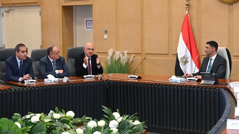 اجتماع وزير الصناعة