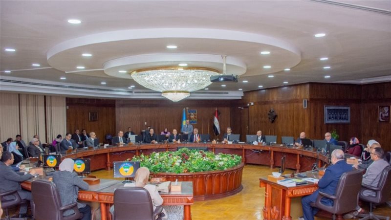 ترقية 11 أستاذًا