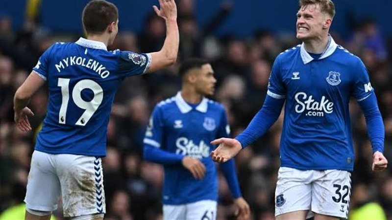 إيفرتون، فيتو