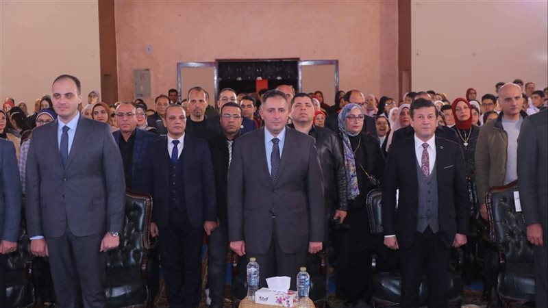 محافظ دمياط يشهد