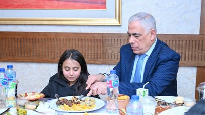النائب العام يستقبل عددًا من أطفال مستشفى 57357 على مأدبة الإفطار 