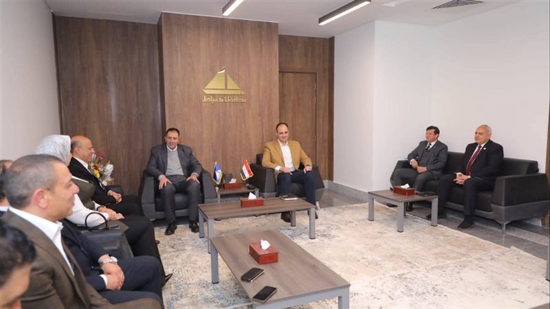 محافظ دمياط يناقش