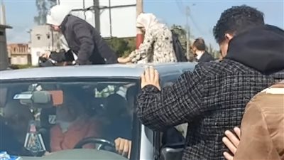 محافظ الدقهلية يضبط سيارة ربع نقل تقل طلابا ويأمر بنقلهم إلى ميكروباص 
