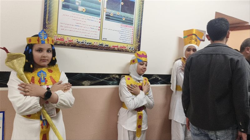 بالزي الفرعوني استقبال