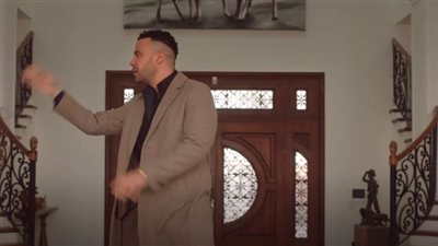 مسلسل الكينج حلقة 18، محمد إمام يغسل أمواله ويشتري ناديا رياضيا