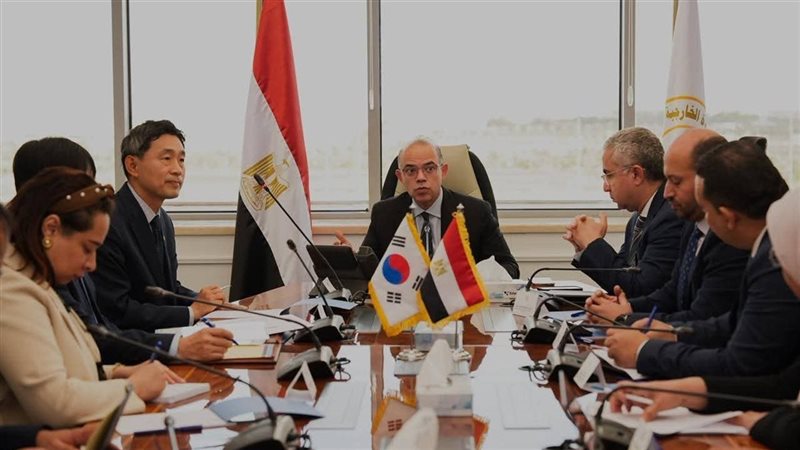  اجتماع وزير الاستثمار