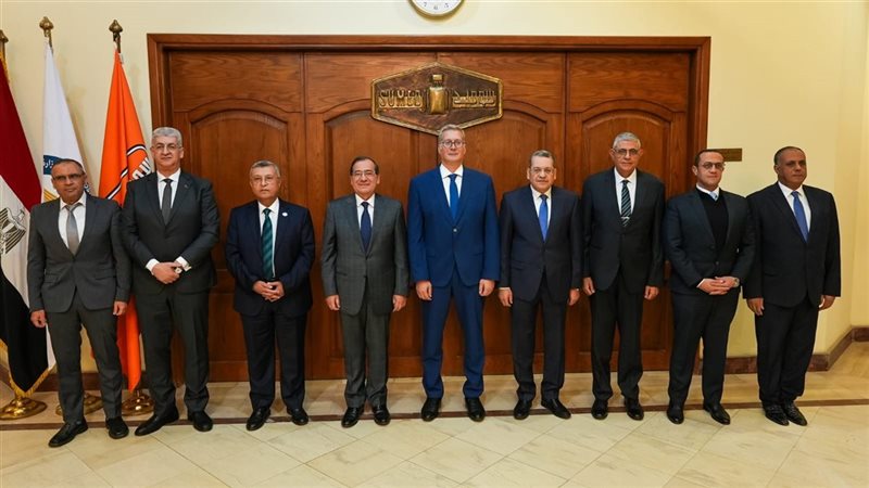 وزير البترول يشهد