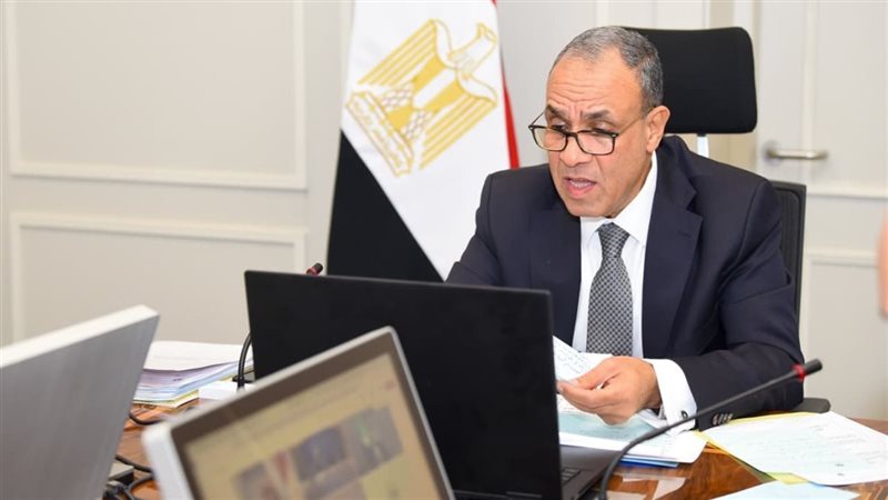 وزير الخارجية الدكتور