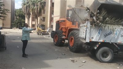 حملة نظافة مكبرة بمدينة المستقبل لرفع كفاءة أعمدة الإنارة العامة 