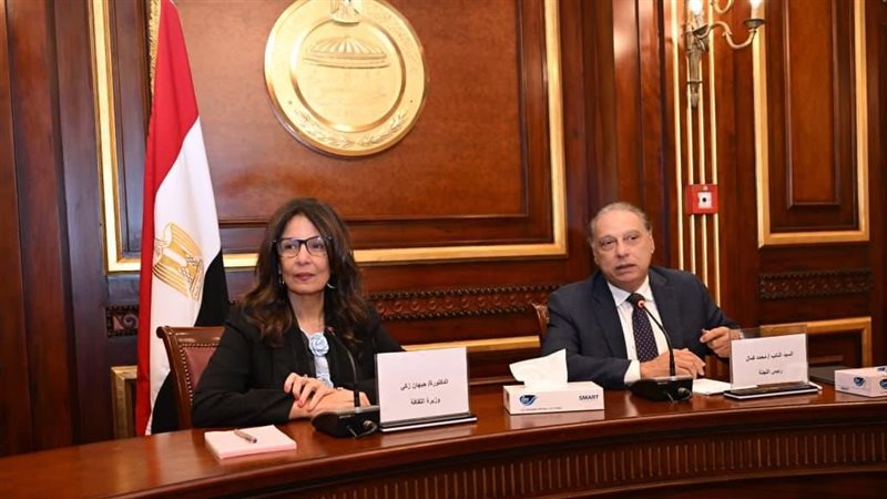  وزيرة الثقافة ورئيس