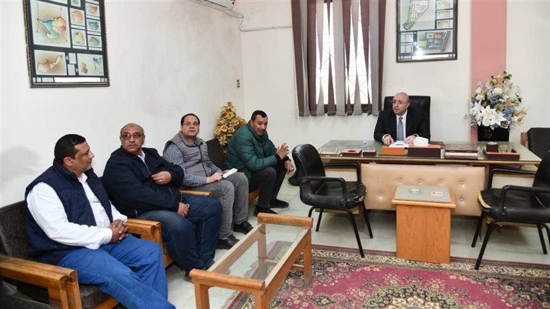 لقاء المحافظ مع إدارة