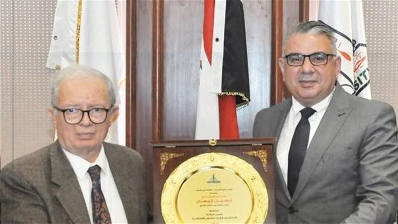 عميد تجارة عين شمس