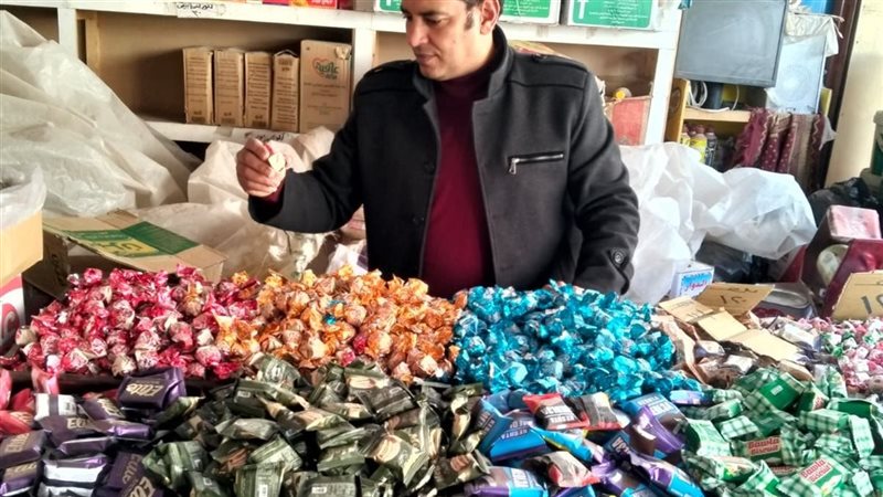 ضبط 2340 قطعة حلوى