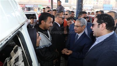 بعد إقرار التعريفة الجديدة، محافظ بني سويف يتفقد مواقف السرفيس ومحطات الوقود ومستودعات البوتاجاز