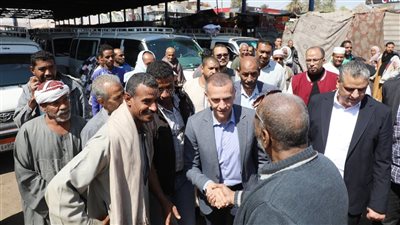 جولة ميدانية لمحافظ أسوان على محطات الوقود ومواقف السيرفيس (صور)