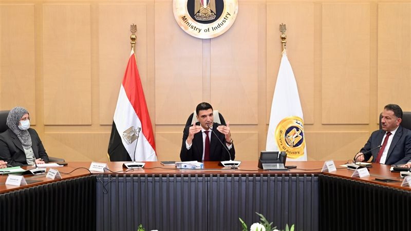 اجتماع وزير الصناعة