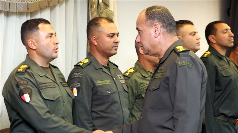  وزير الدفاع يلتقى