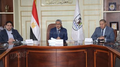 محافظ بني سويف يعقد اجتماعًا لضبط الأسواق ومواجهة احتكار السلع