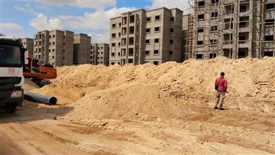 وزيرة الإسكان تتابع موقف تنفيذ مشروعات المرافق بمدينة العبور الجديدة